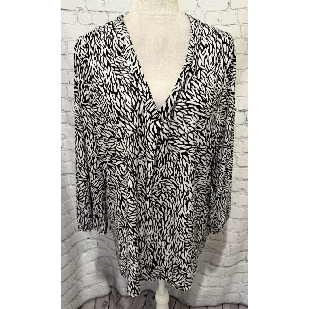 Vince Camuto Women’s Black/White Leaf Print 3/4 Sleeve V-Neck Relaxed Blouse XL